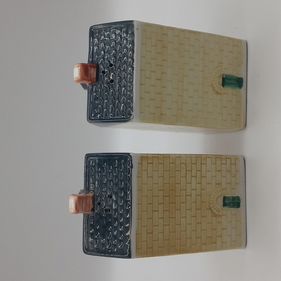 Vintage Hand Painted Yellow Houses Salt & Pepper Set. Made in Japan. 1985 - Picture 3 of 7